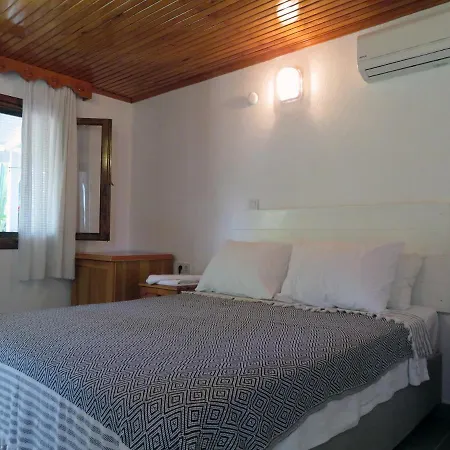 مطعم وبنسيون أرِّيبا *