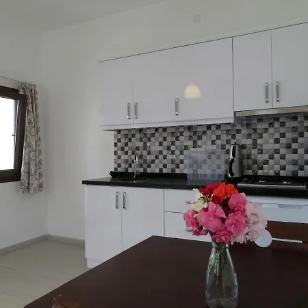 فندق مبيت وإفطار مطعم وبنسيون أرِّيبا غوموشْلوك