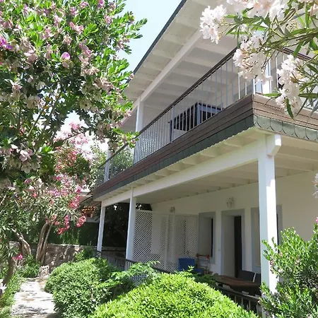 Arriba & Restaurant B&B 규무슬럭